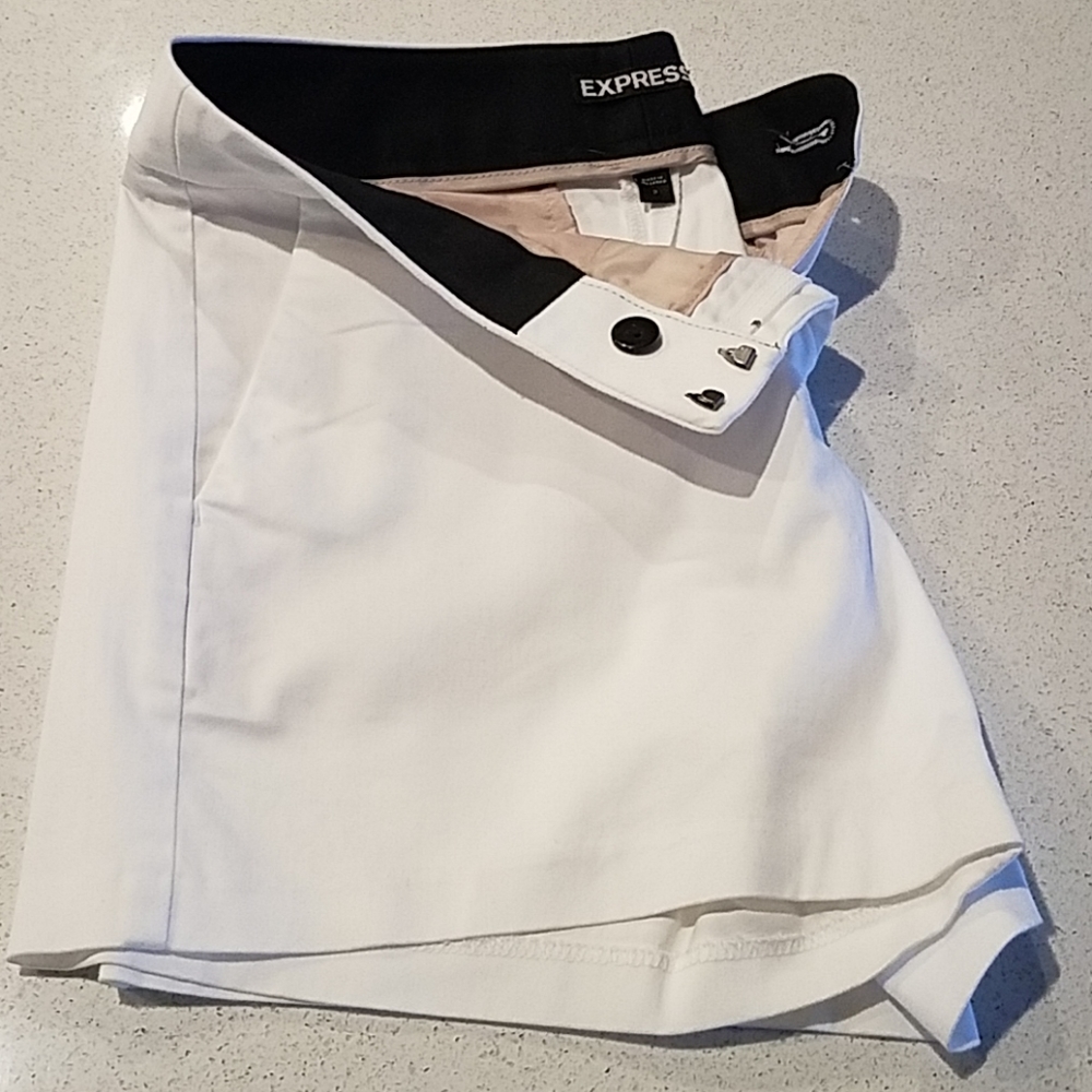 EXPRESS Shorts